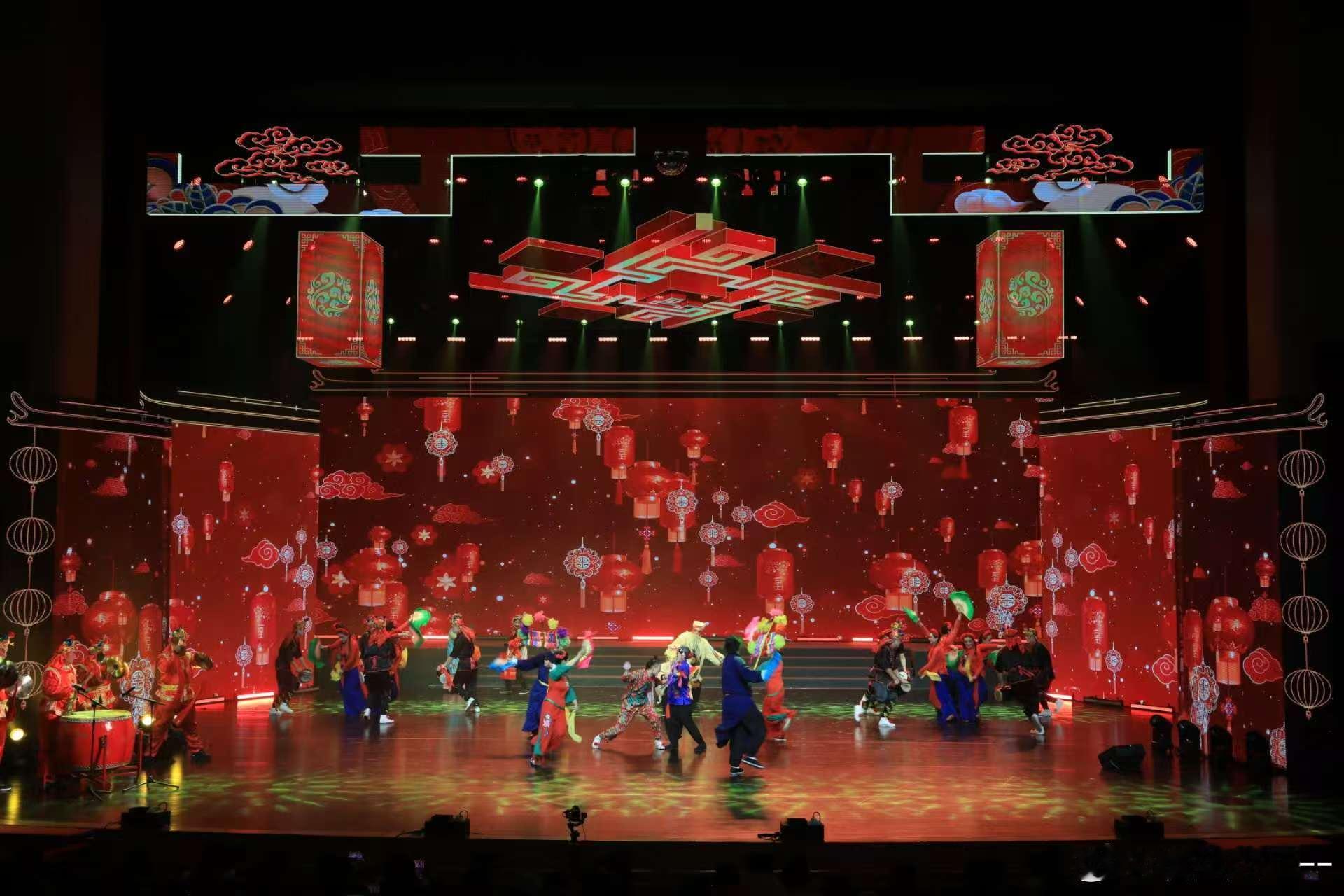 海阳大秧歌压轴2026山东非遗春晚海阳大秧歌的传承太让人欣慰了！少年孩童跟着老人