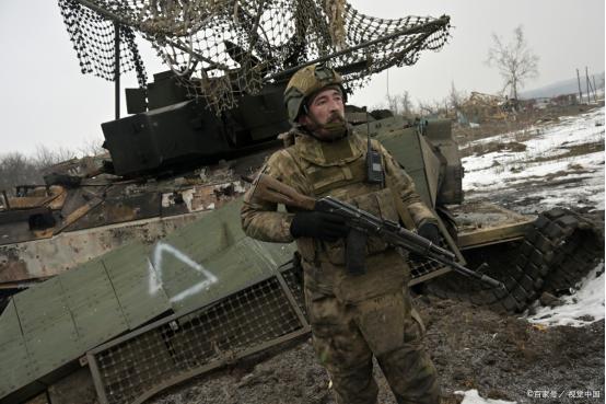 局势突变，俄军春季猛攻乌东部，打法彻底大换样，一周猛攻超过千次太猛烈了。
 
瑟