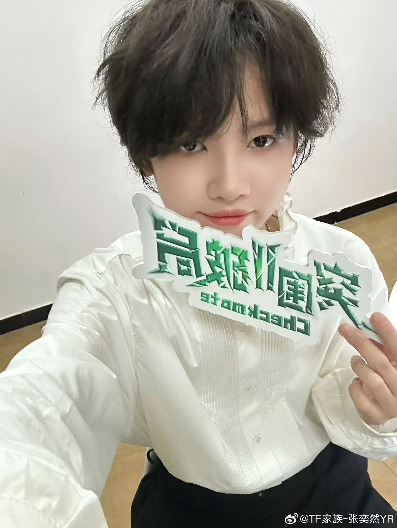 张奕然开始上课啦 超大治愈教室等候少年，打板一响，张奕然专心上课逐光而行 