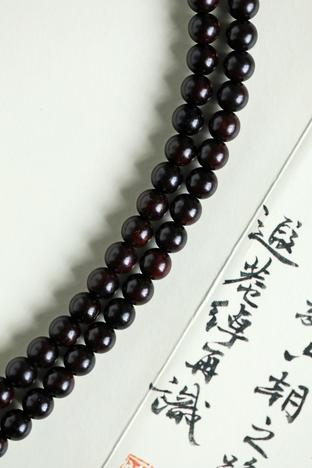 小叶紫檀原创【欣岚】6mm108颗料质色泽深沉，颗颗包浆油润，高密细腻，搭配天然