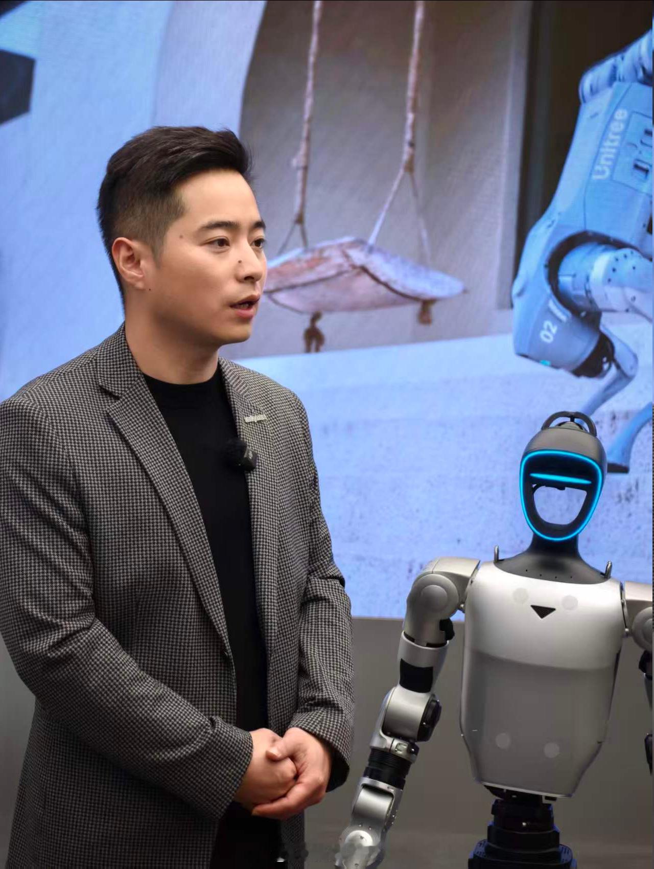 刚刚！宇树全国首家直营店开业！
据新浪科技，该店位于北京王府井银泰in88一楼，