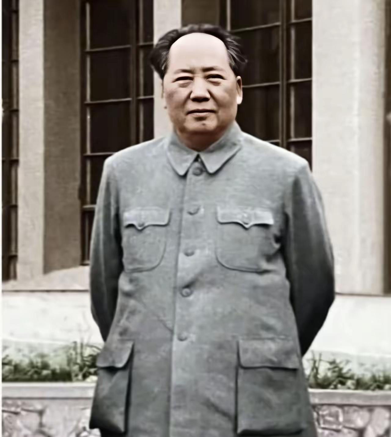 在老人心中人民大于一切，
在人民心中伟人最亲。。。