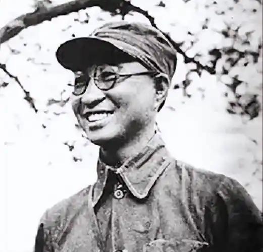 1943年，朱总司令院子里的苹果总是被人偷了，有人告密：是“二陈”干的！
 
3