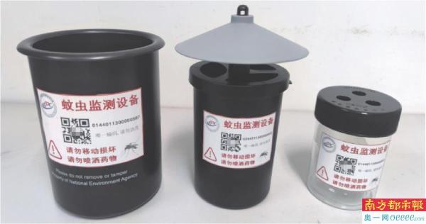 蚊出没!高铁车厢内乘客拍蚊忙