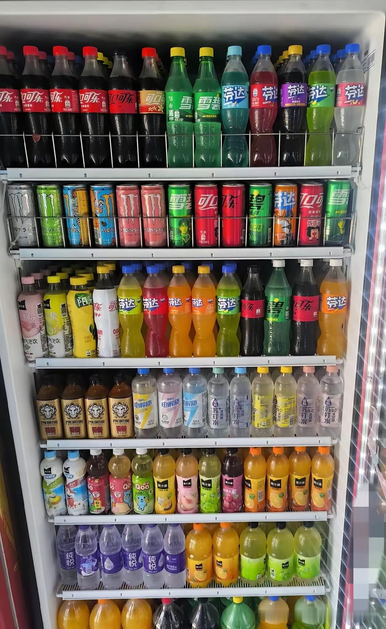 烟，酒，饮料，水果...销售下滑，表面是养生和食品安全问题，最根本的还是口袋掏干