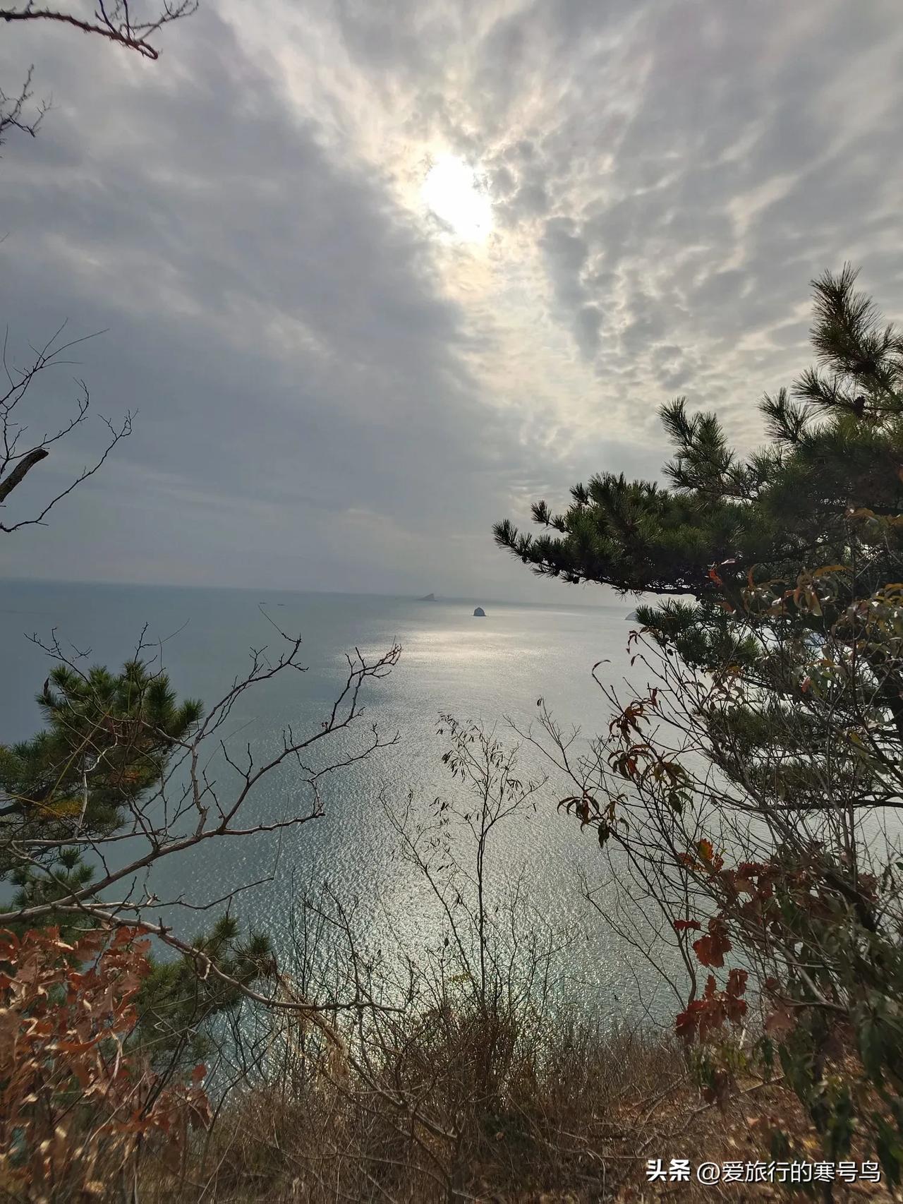 你听，涛声……

走到滨海东路须来海宿的小广场，顺着台阶下到海滩，录一段涛声依旧