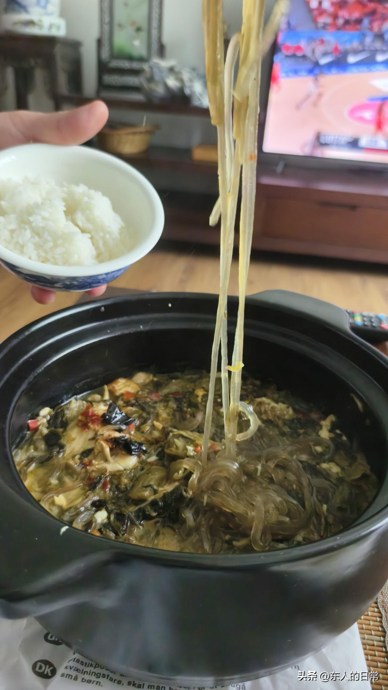 想出去走走，又怕热，还不晒太阳。找大买场走，是最好的选择。

上午我们俩就从卡子