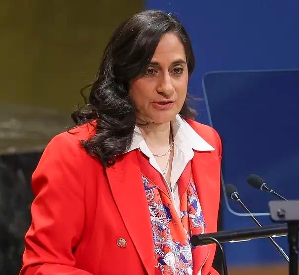 加拿大在加速成为美国的51个州！加拿大宣布对伊朗实施新制裁。马上成为美国第51个