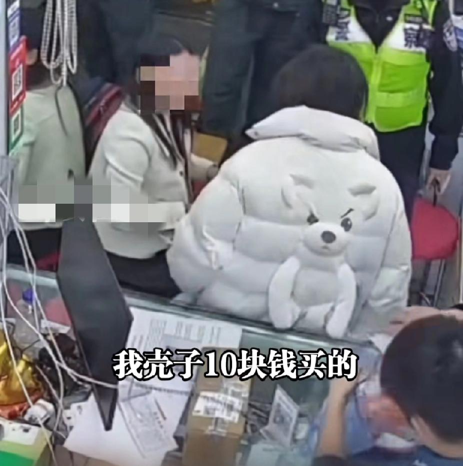 “我壳子十块钱买的！”上海一女子以旧换新后觉得新手机不好用，找老板要回旧手机和手