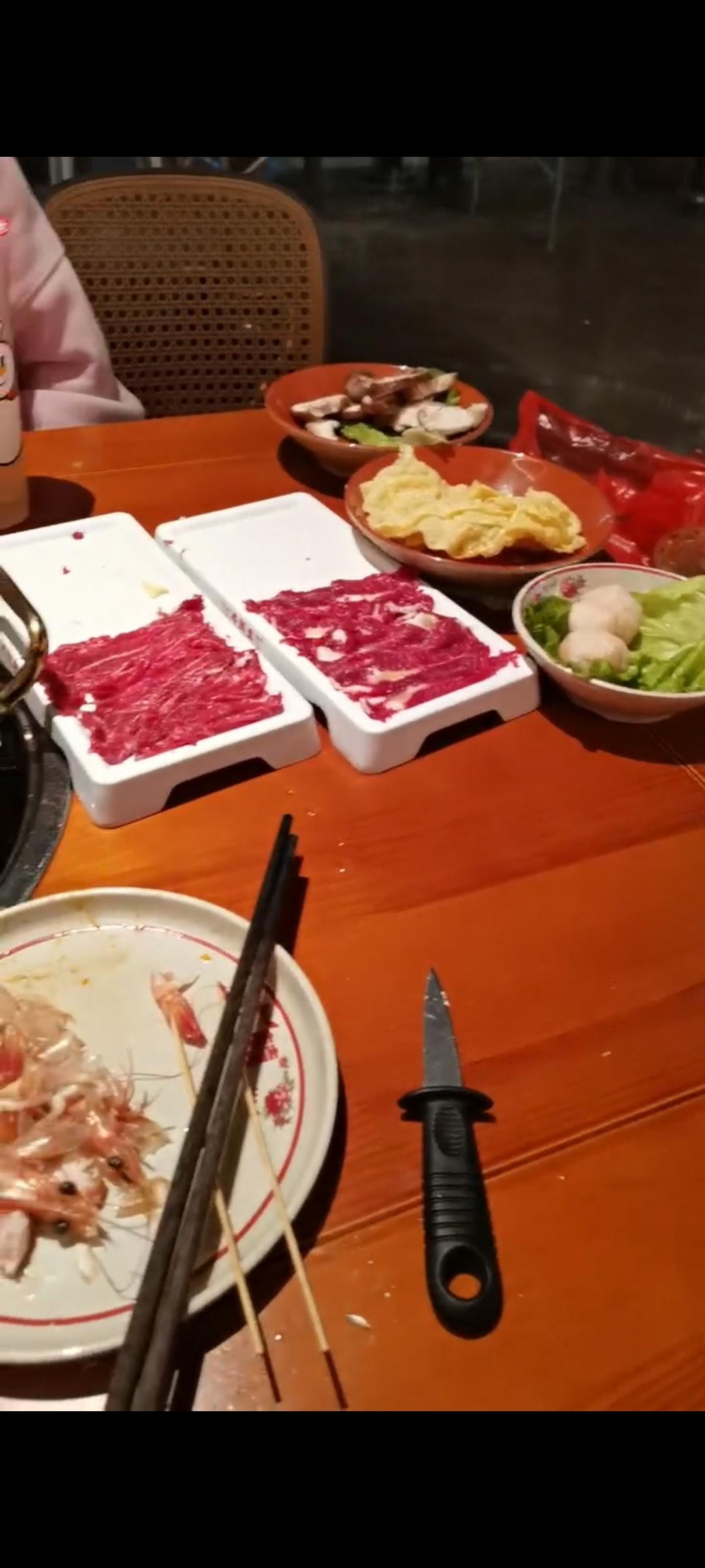 怎么也没想到，
今天出去吃了一顿牛肉火锅，
这价格有点让我不敢相信！

最近天冷