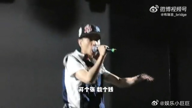 布瑞吉舞台态度新说唱2025 急眼的布瑞吉舞台张力拉满！走路带风眼神带刃，Tiz