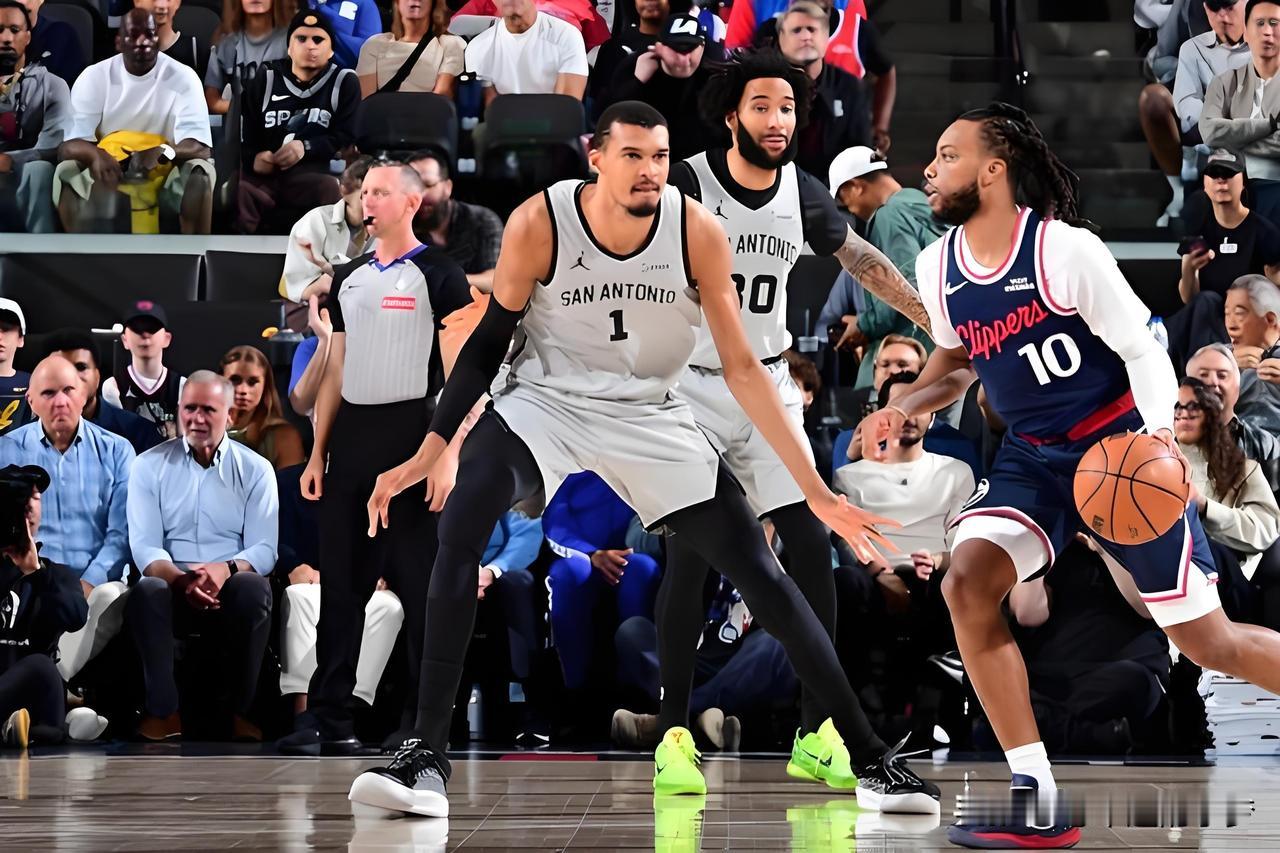 西部第2的马刺，最希望在首轮遇到的是这2支球队！
1，进攻一般，防守也不好的太阳