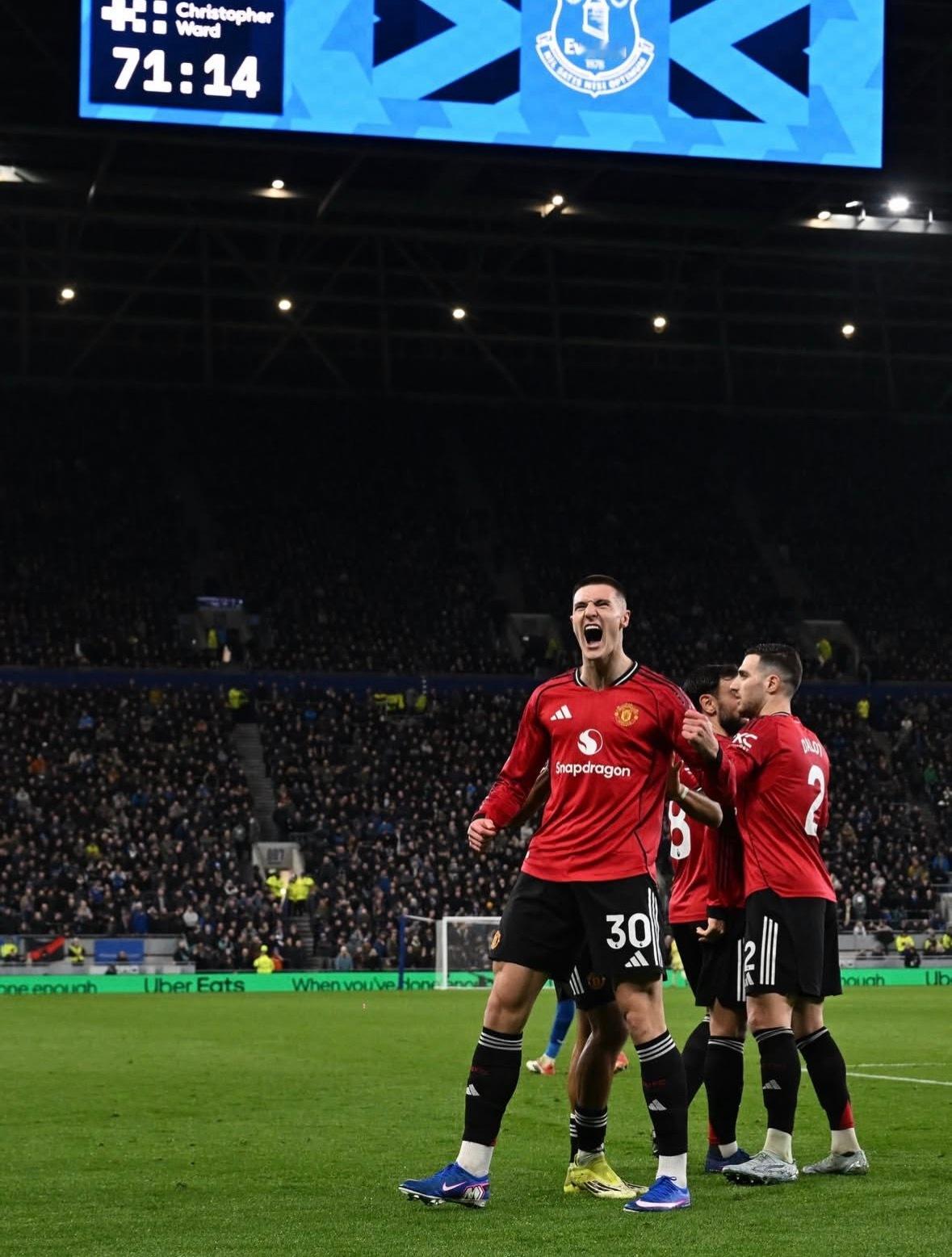 在老将们普遍不在状态的情况下，靠着一头一尾两位小将carry拿下了一场白刃战，高