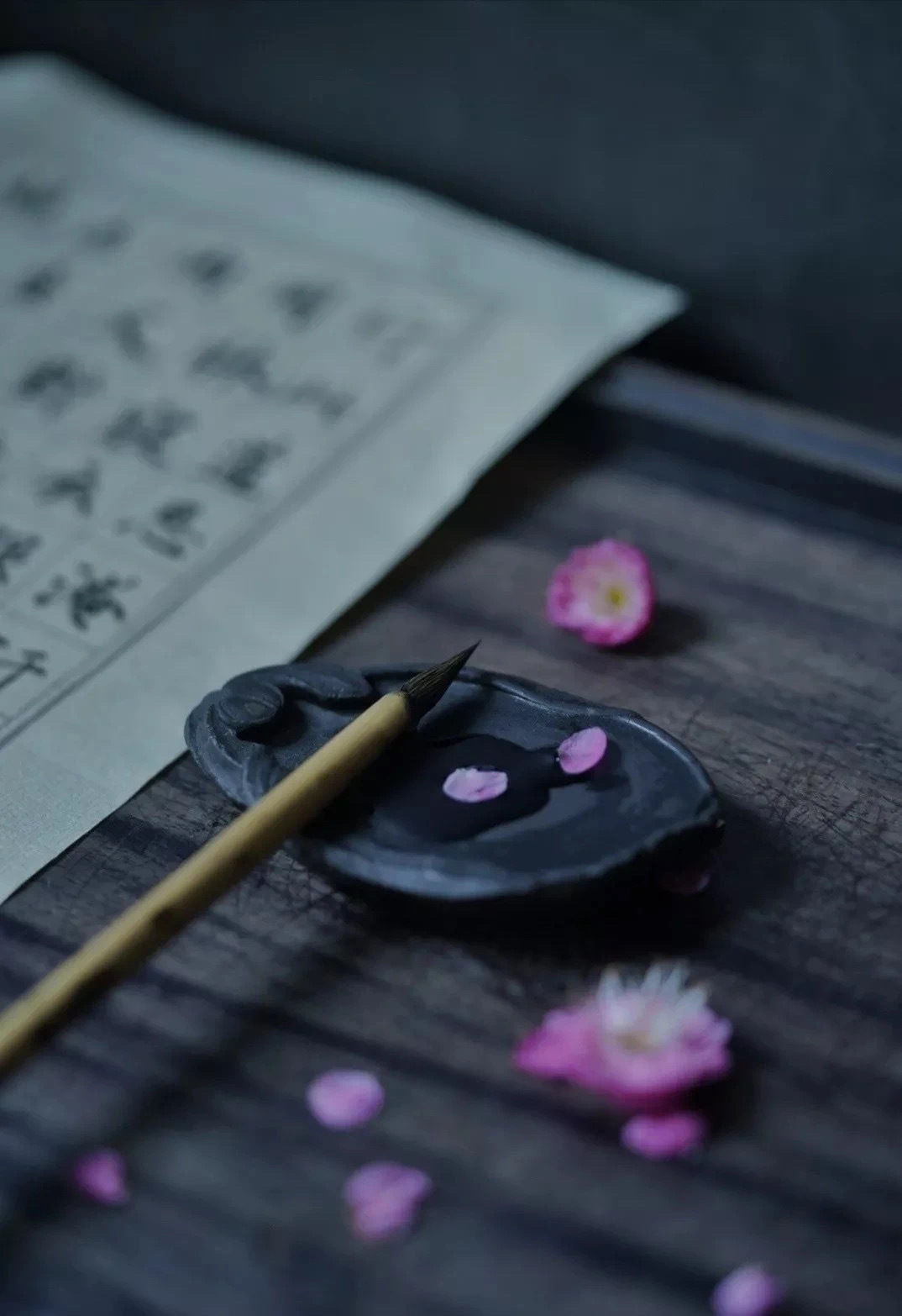 人最悲哀的并不是昨天失去的太多，而是沉浸于昨天的悲哀之中。 