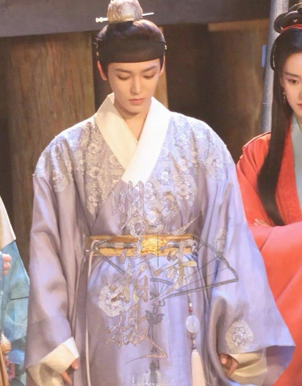 侯明昊碧血蝉生图路透 侯明昊不愧是粉丝心中的天选古装人呐，侯明昊在电视剧《碧血蝉