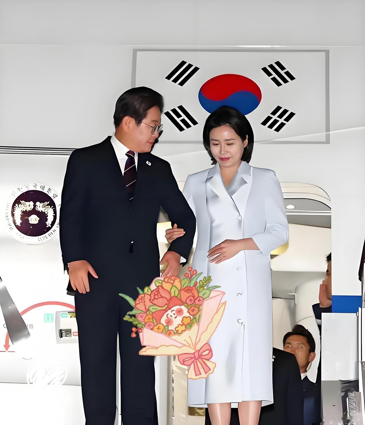 李在明这次来华访问，
带着200多人的访问团，大媒体都聚焦在三星和SK的掌门人身