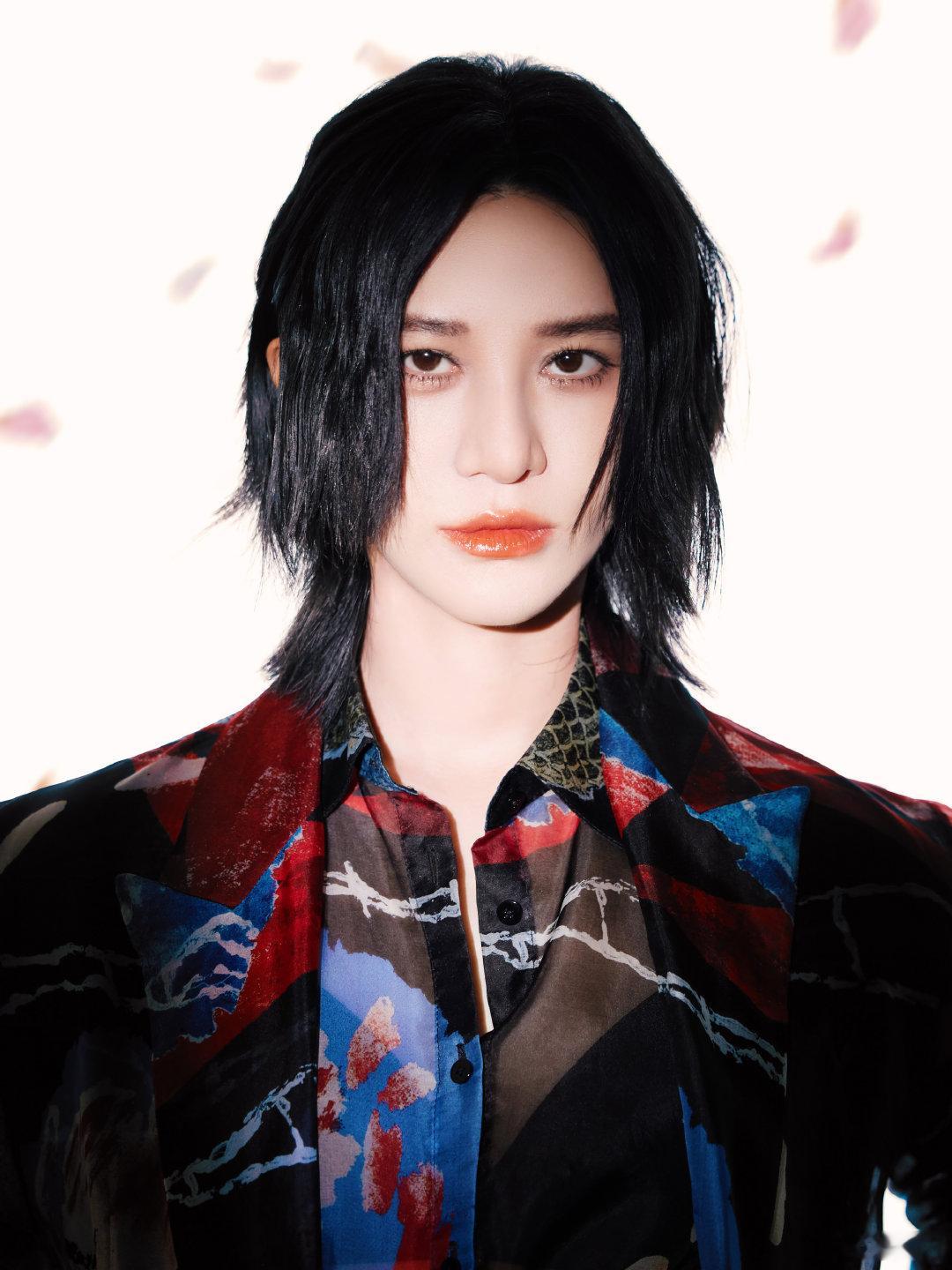 尚雯婕李佳琦新歌完美的日子尚雯婕李佳琦合唱新歌  尚雯婕李佳琦新歌来啦！是在巴黎