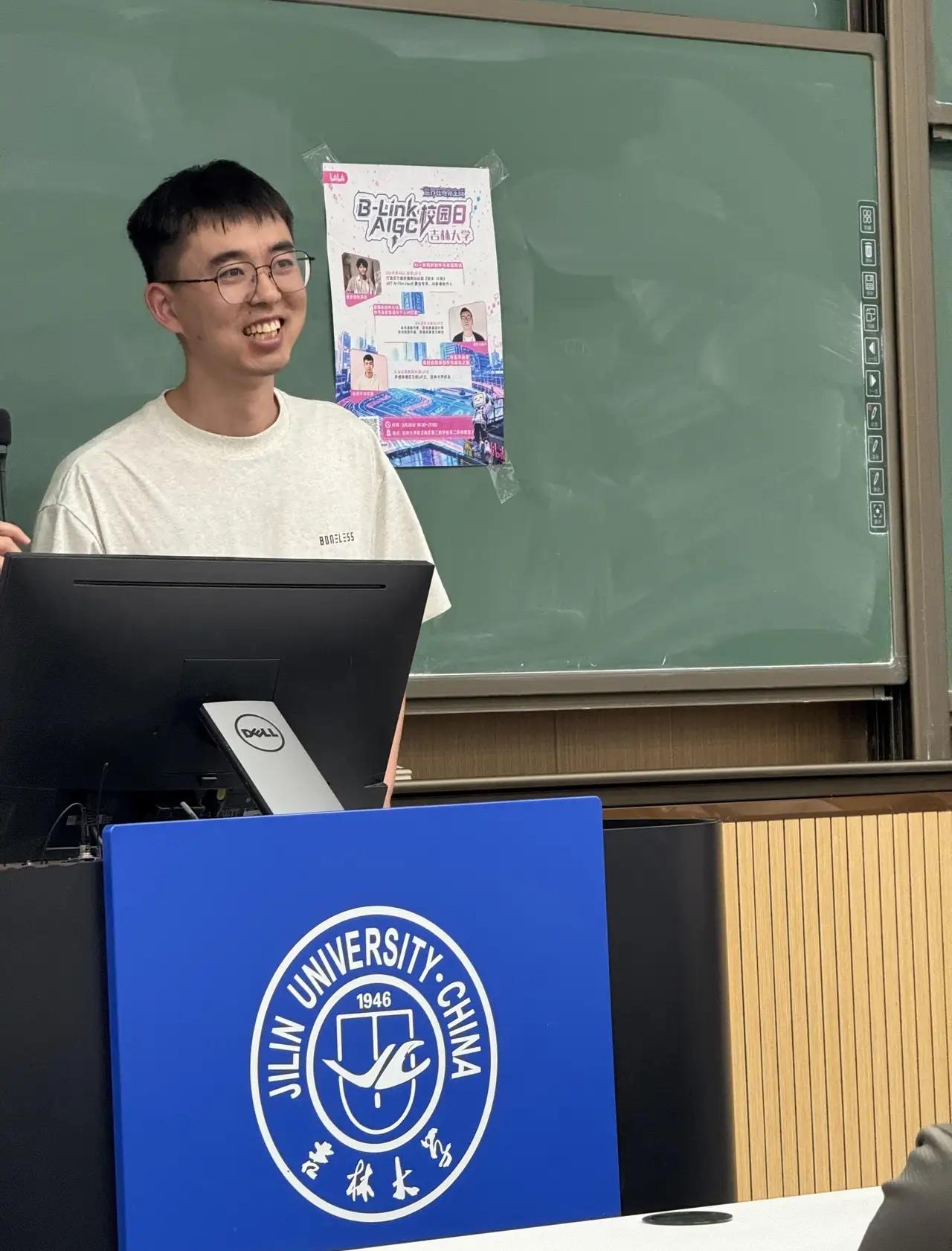 耿同学本硕毕业于吉林大学，在北京航空航天大学读博，但读到第五年的时候选择了退学。