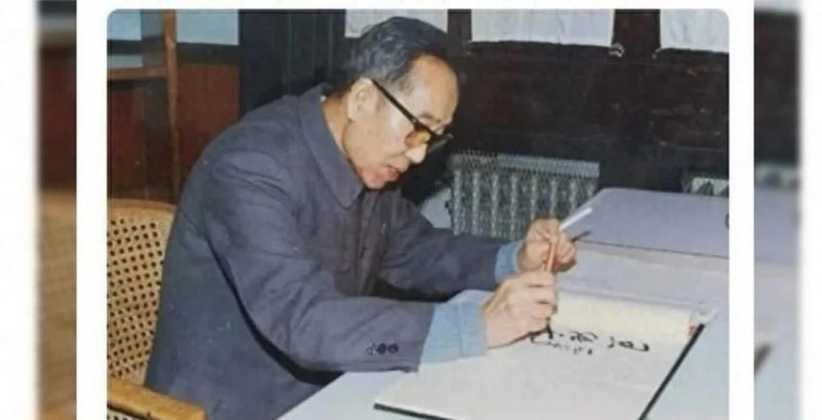 1989年，王任重公开在杂志上发文，痛斥梅白写毛主席的回忆录是“满篇谎言”！
他