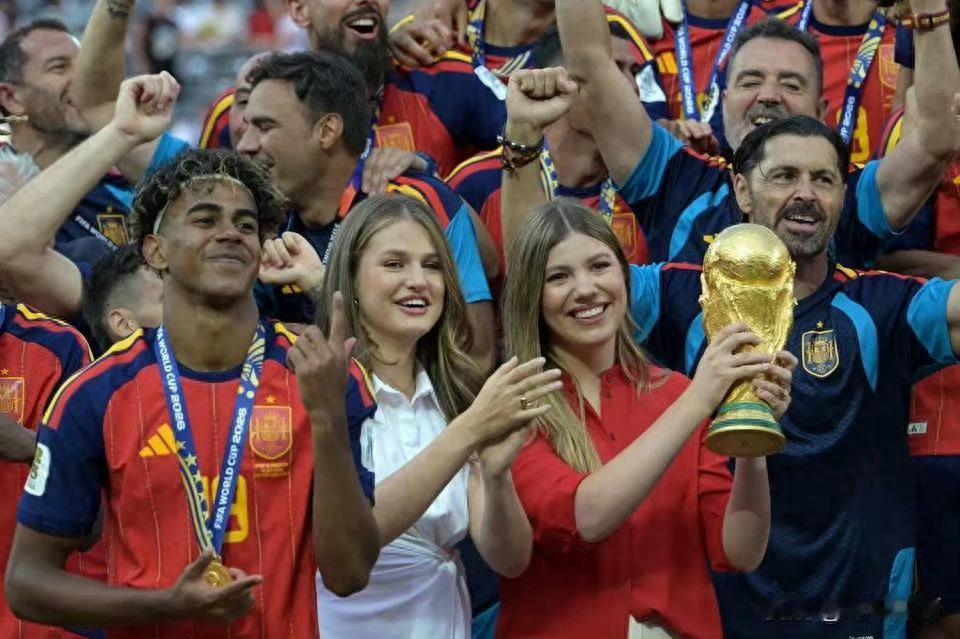 西班牙两位公主再捧大力神杯 2026美加墨世界杯决赛，西班牙时隔16年再度登顶世