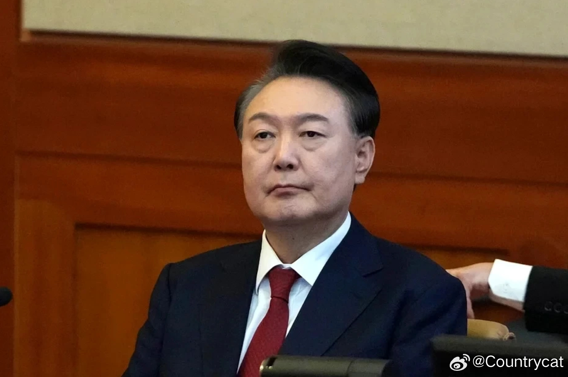 尹锡悦戒严案首个案件终审获刑7年 律师执业资格依法被注销海外新鲜事 韩国前总统尹