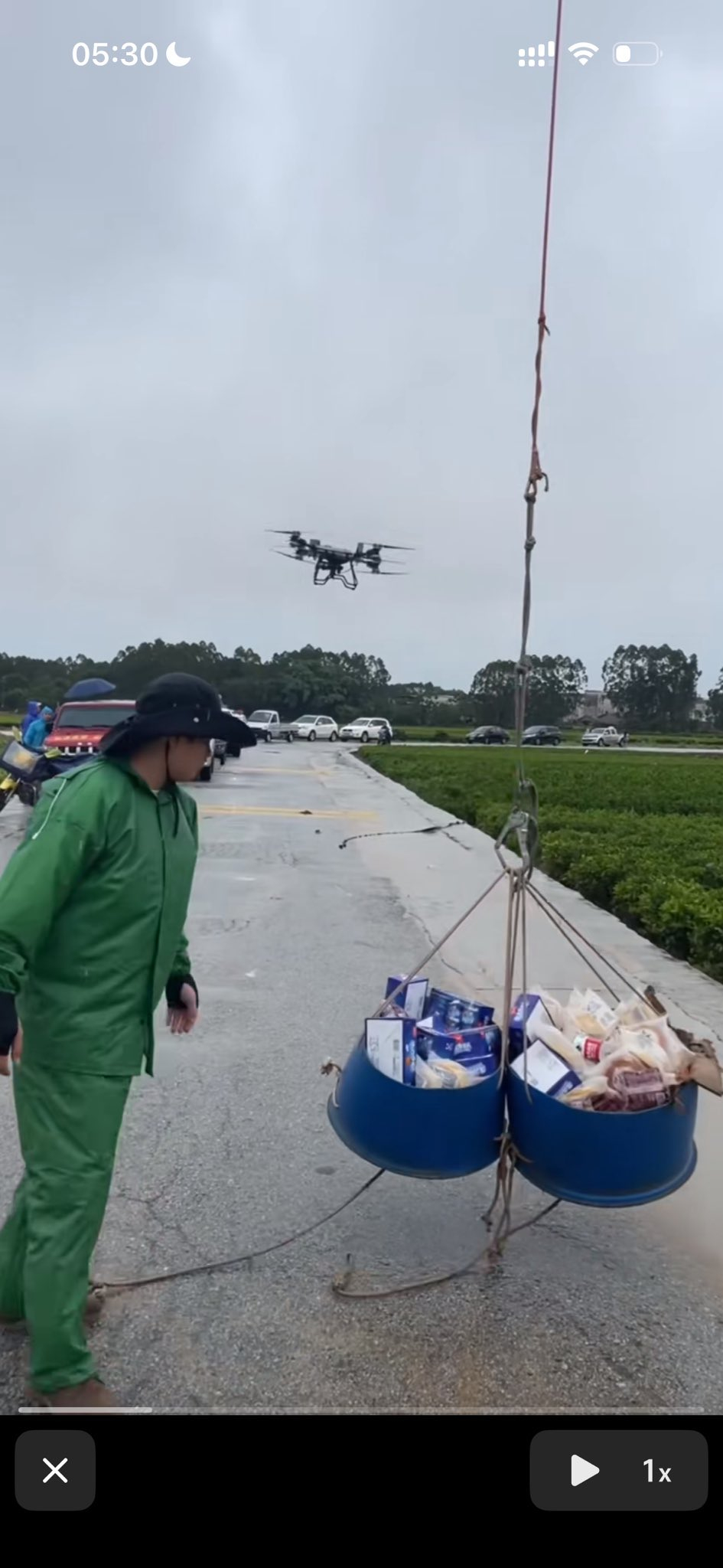 很多人对无人机的理解还是手掌大的消费级无人机，实际上在广西参与救援任务的都是载重