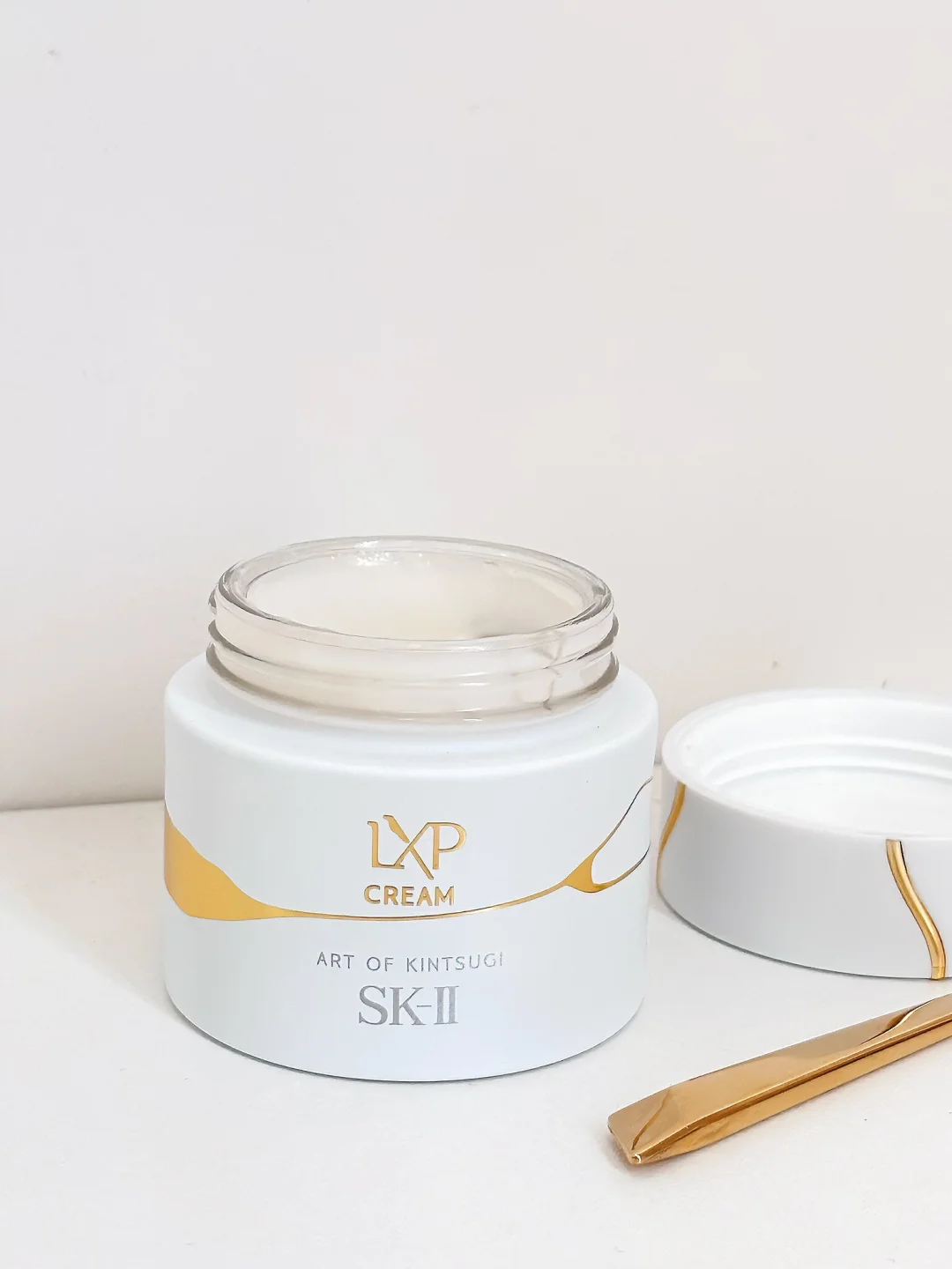 这面霜就是美美后的绝佳抗老搭子，脸巨紧嘭