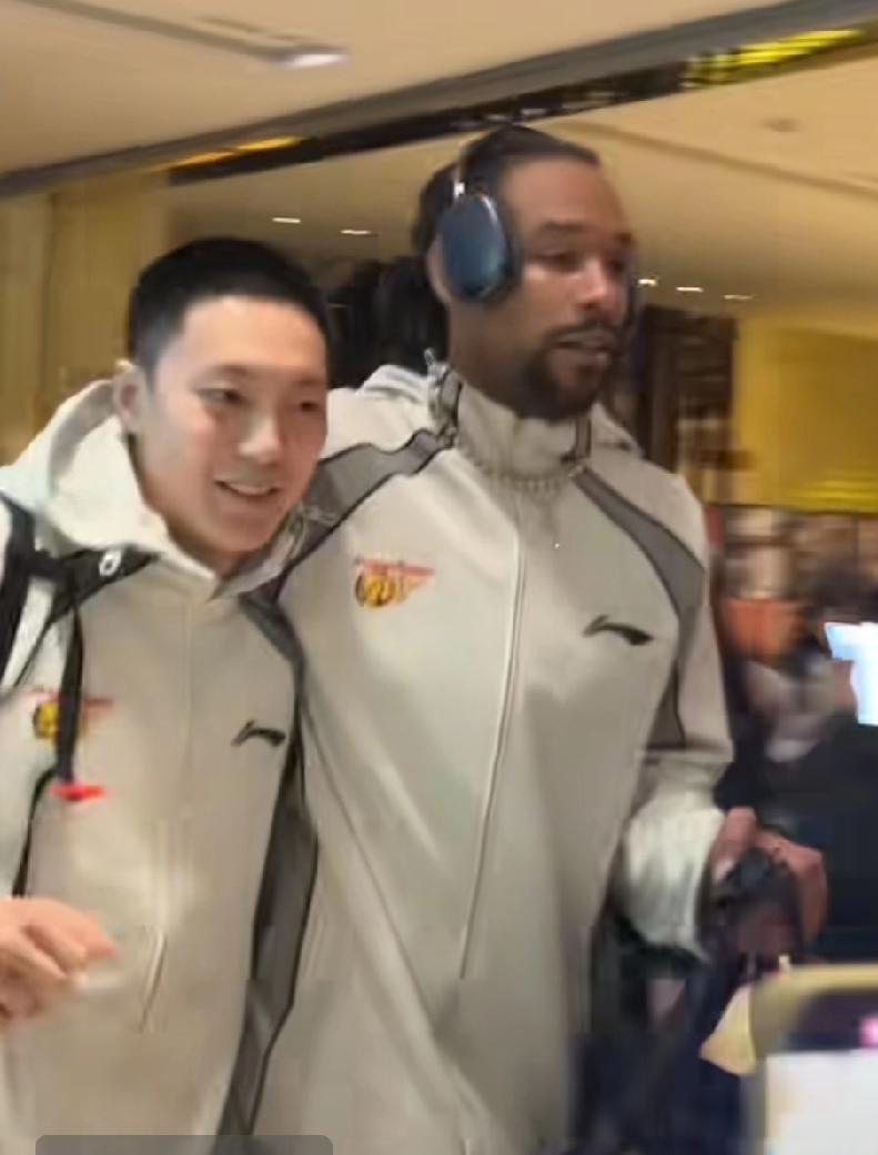 徐杰状态差失宠 ，萨林杰有了新朋友，这就是队长胡明轩

胡明轩打四川拿26分，徐