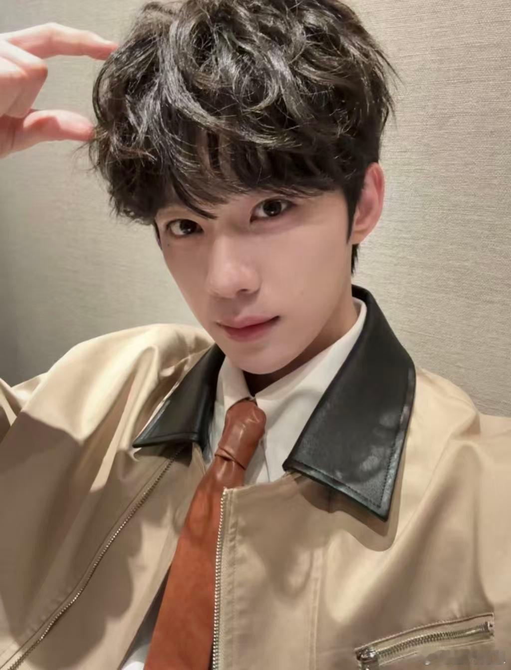 短剧八位男女顶流春晚合体 浙江春晚赢麻了！八大短剧顶流同台，随便组CP都是大制作