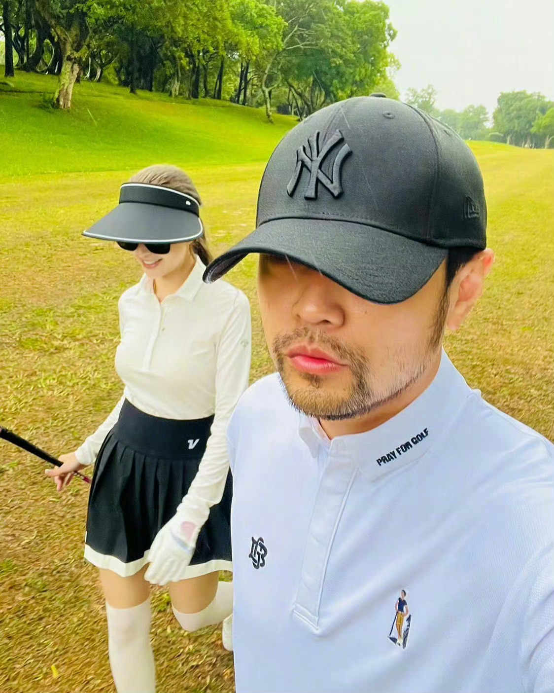 又是带老婆打高尔夫的一天！ 