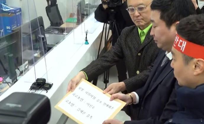 金秀贤方以眼泪女王威胁金赛纶金秀贤公司向金赛纶发送2次内容证明1、给与一定期限，