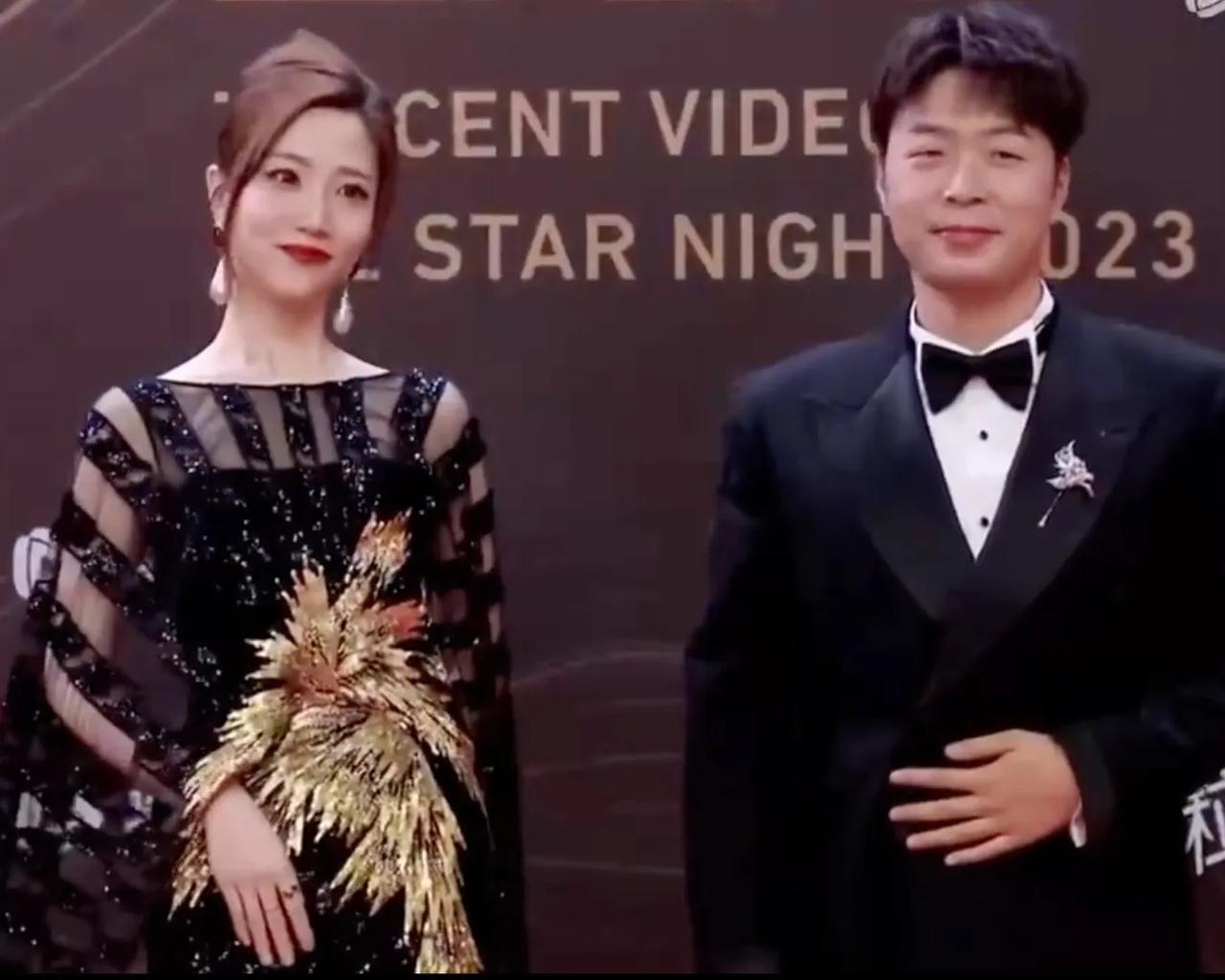 杜海涛最近引起了热议。他瘦下来后，并没有分享减肥方法或与妻子沈梦辰秀恩爱，而是因