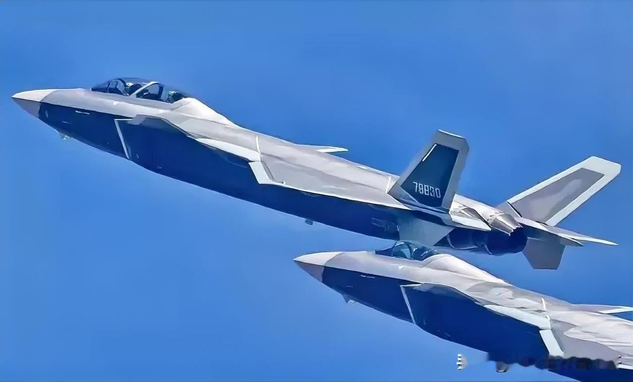‌
不讲“武德”？！
歼-20S飞机，
世界第一款双座隐身五代机，
据权威表示，