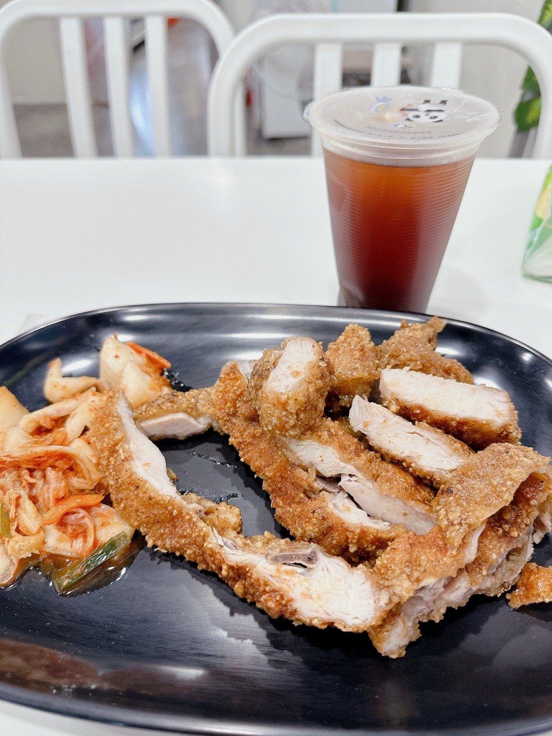 下午茶時間雞排店還能內用但物架嚇到我了這樣120嗯嗯 