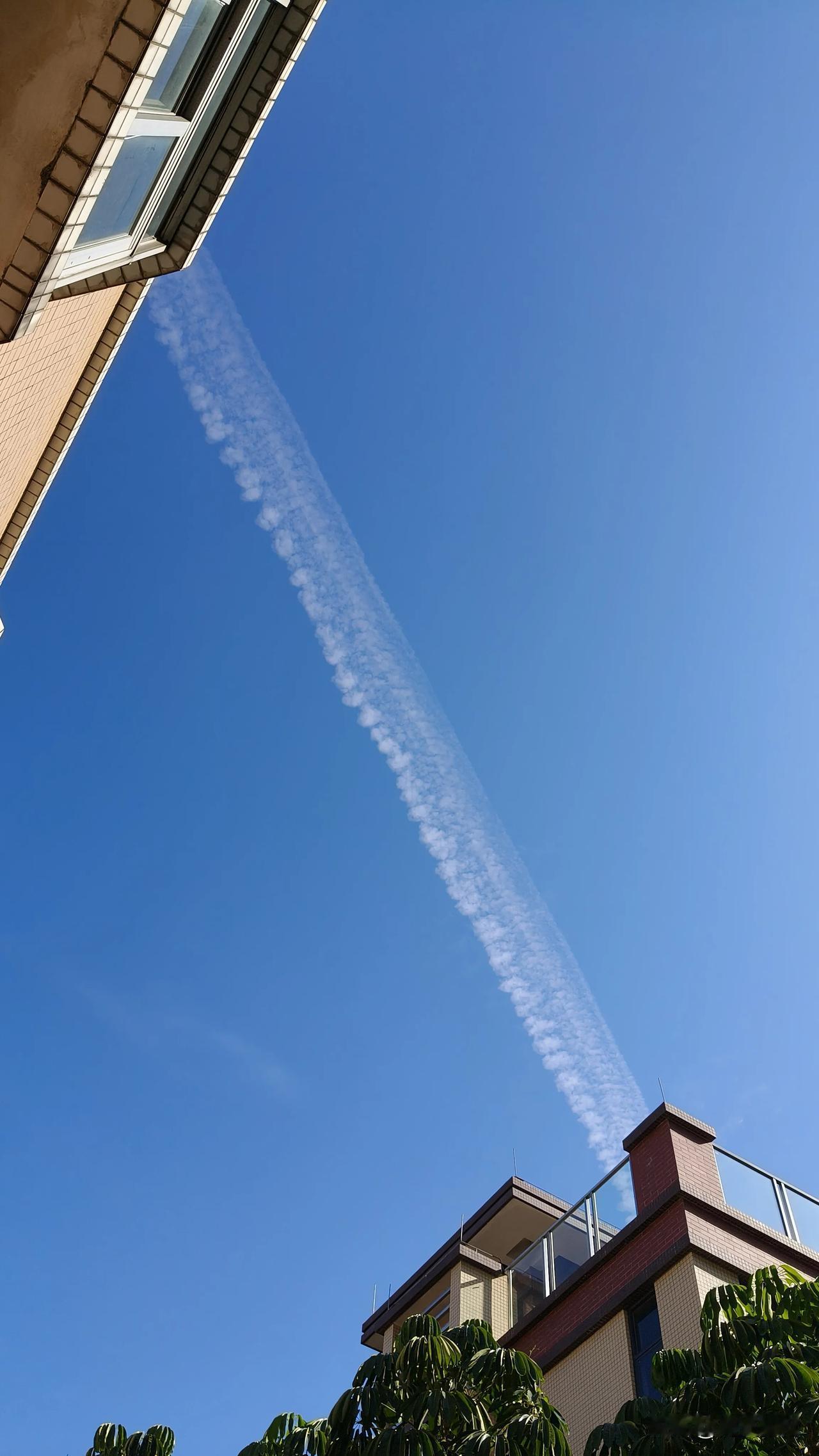 国庆假期，天空出现中国龙#十一的天空#