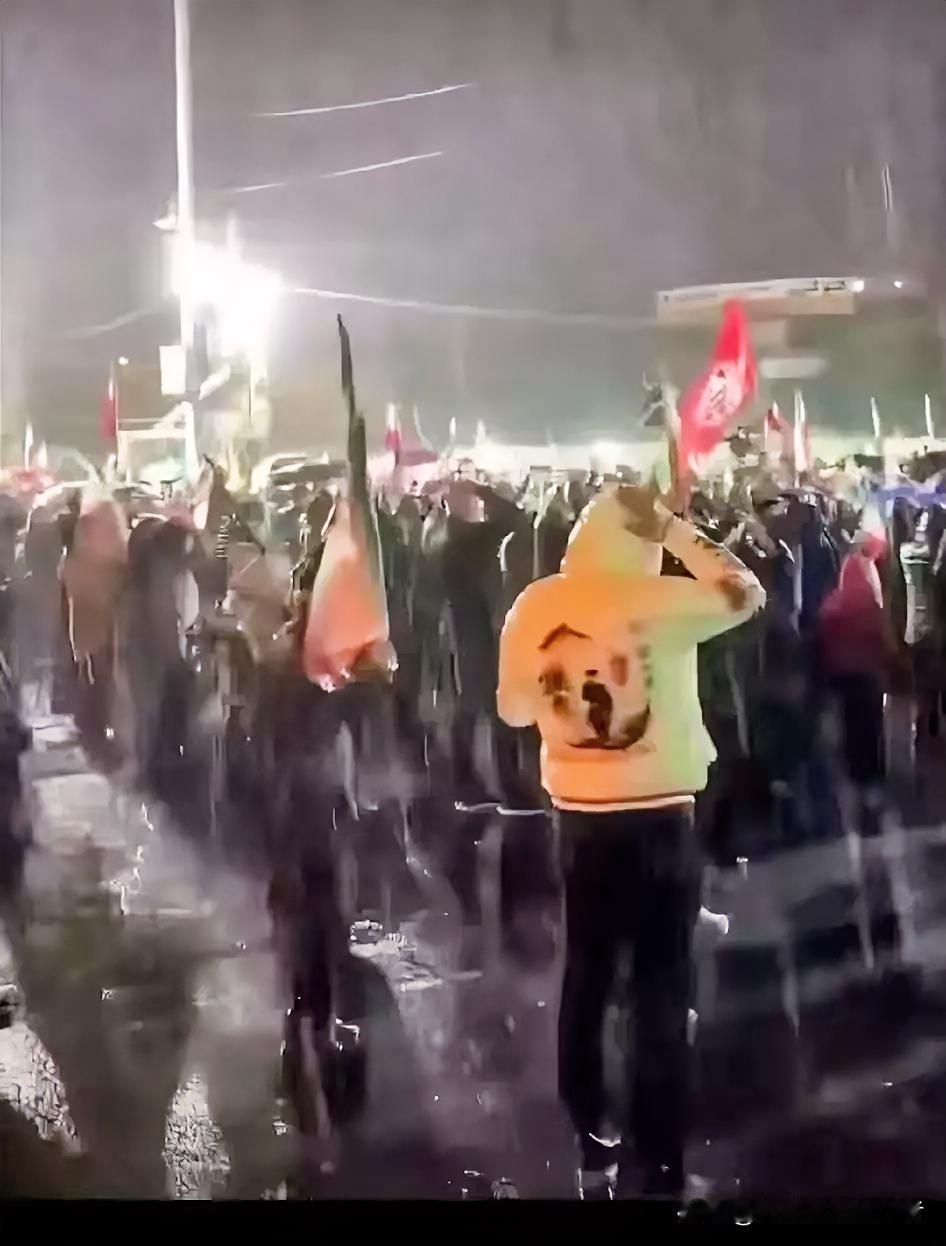 随着伊朗近期连续大雨滂沱，几十年来从未下过如此大的雨，内贾德2012年提出的“偷