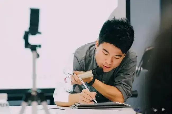 董宇辉和丁俊晖有几分相似？