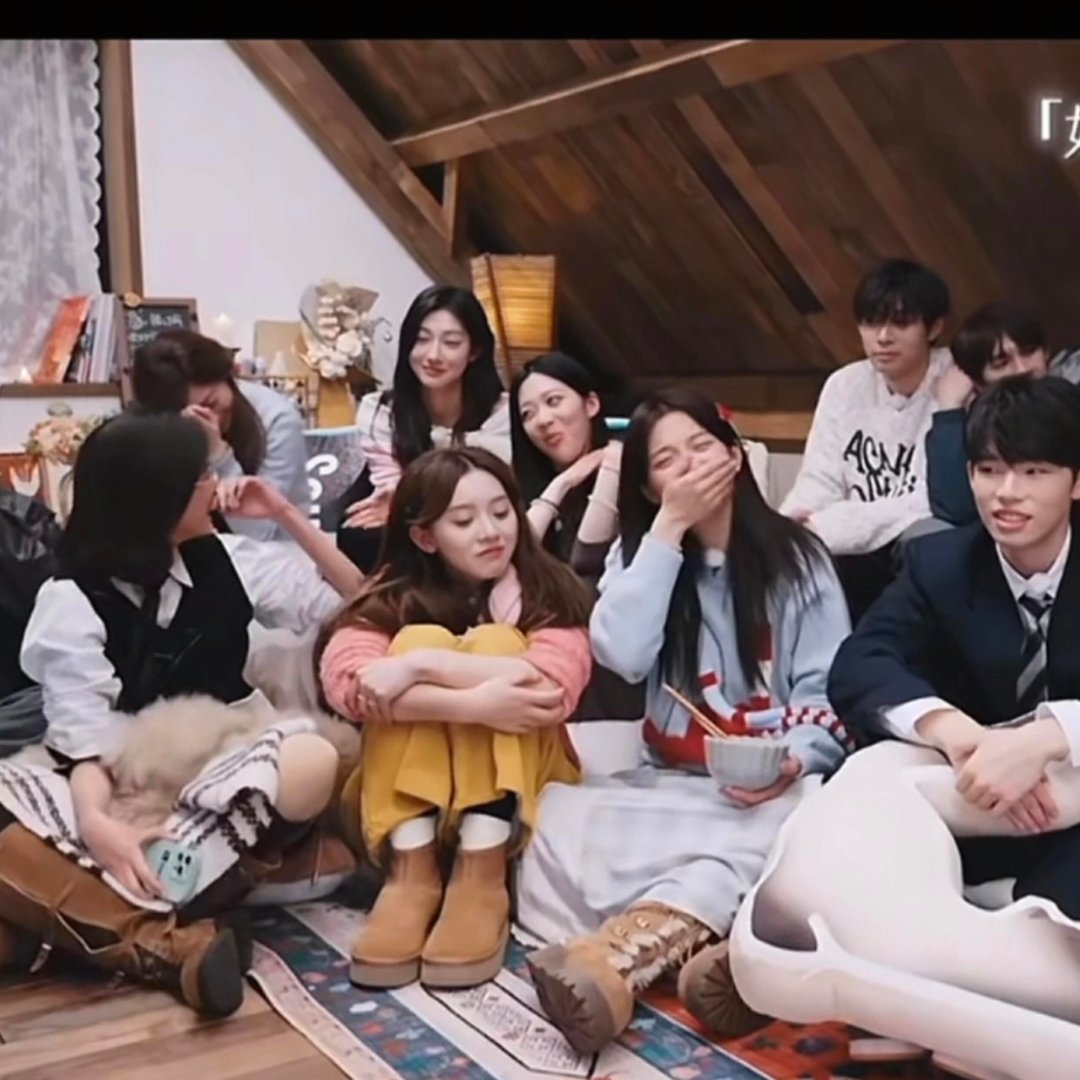 恩恩看到颜颜幸福表情太逗了恩颜99不解释！看完第五期颜凯批活过来了hahaha怦