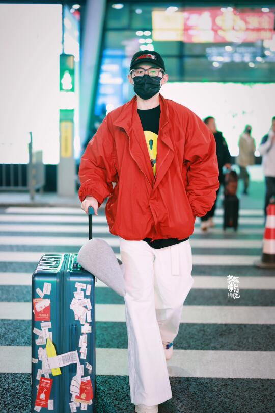 吴骜20250328成都到达