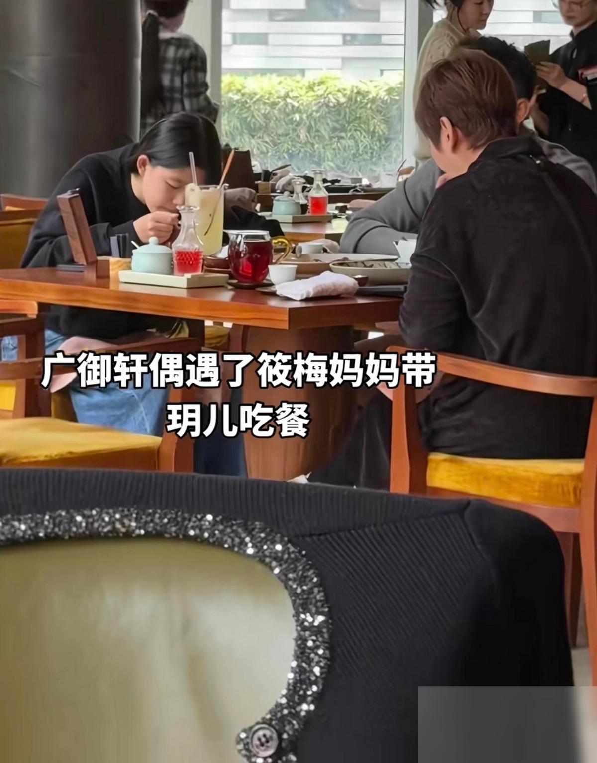 7月1日起，台湾中小学进入暑假。偏巧7月3日前后，小玥儿的相关近照在娱乐账号间流