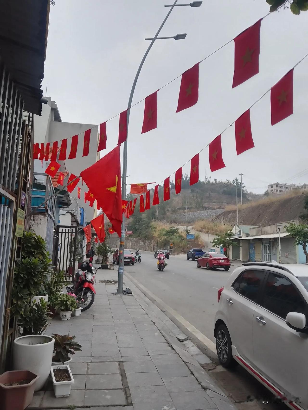 从越南到中国，春运路上的不同年味！
春运路上随手拍
越蒋现在在返乡的路上，回到家