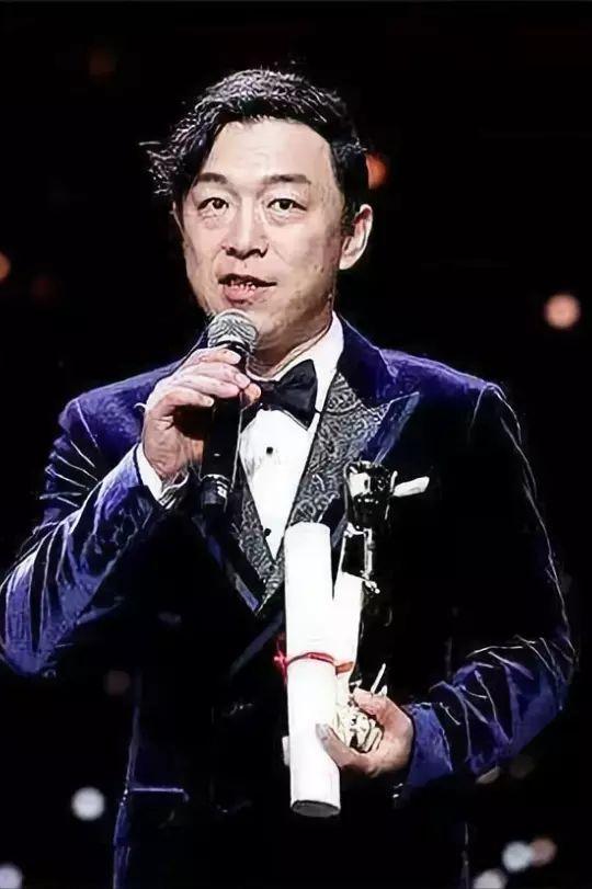 演员，陈坤说，黄渤这个人，很温暖，他对人总是热情洋溢，相比之下，我就冷淡的多，其