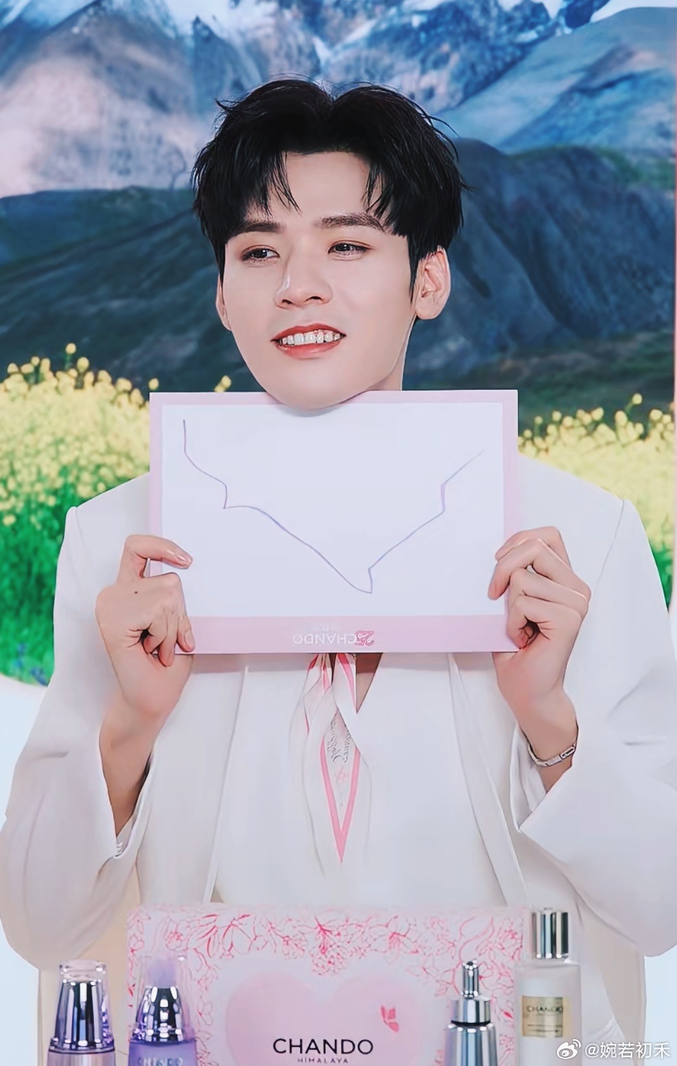 龚俊龚俊直播 gj龚俊自然堂全球品牌代言人 💞来来来，一起截图留存我们抽象派小