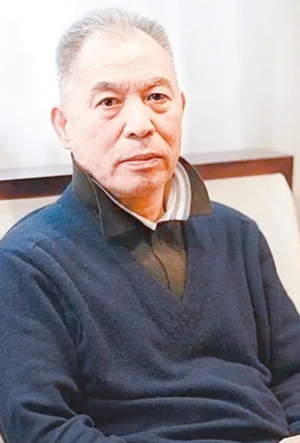 梁晓声说：“父亲先离开，和母亲先离开是不一样的。”父亲走了，只是没有了顶梁柱；可