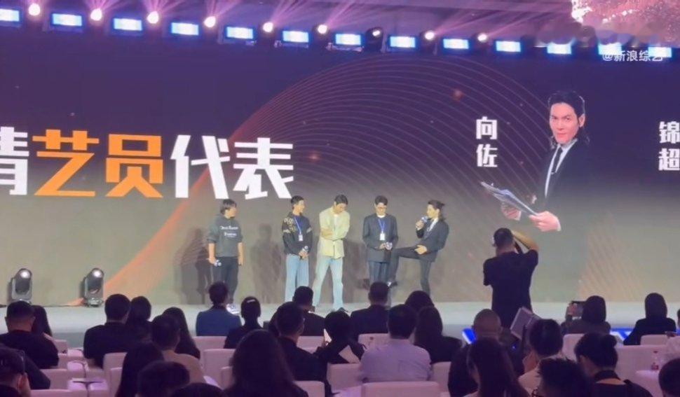 #向佐向纪凌尘道歉#点进tag原来这么好笑的[笑cry]向佐向纪凌尘道歉，因为曾