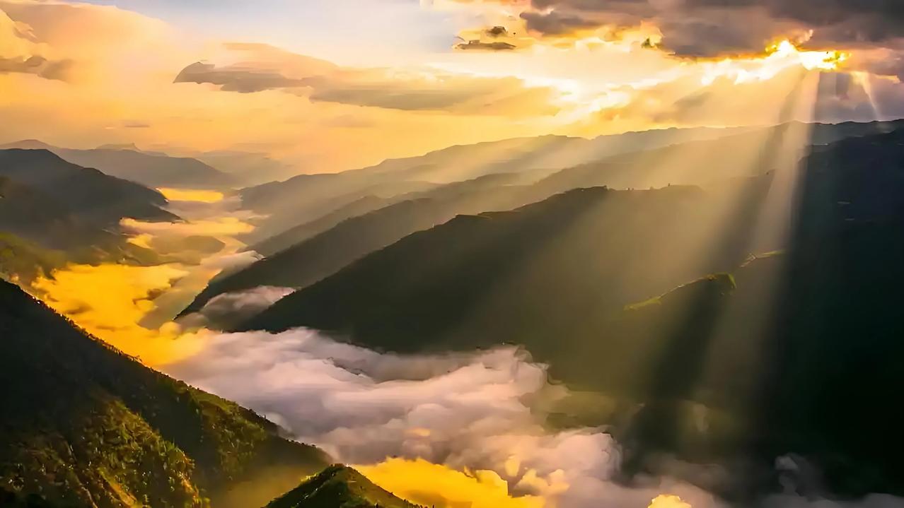 《观世赋》
云卷千峰色，海掀万里涛。
世间景入目，于吾似过蒿。
夏饮一壶茶，冬喝