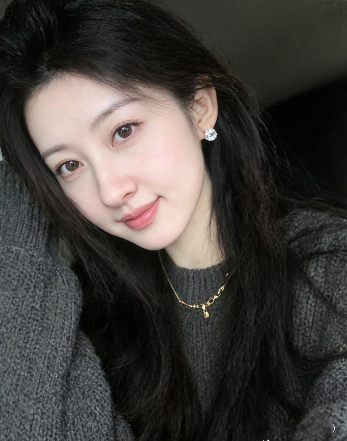 爱到深处，
不是束缚，
而是信任。
她说，
他有多爱你，
就有多自律。
所以，