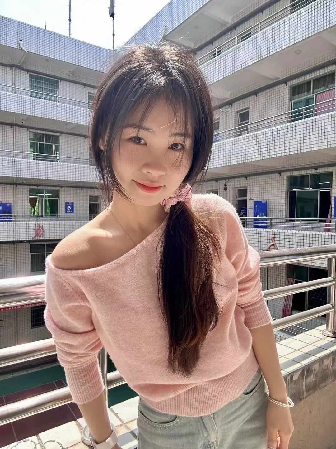 做我老公吧，我知趣识大体，不查岗不黏人，我上班赚钱养你，下班了做饭给你...