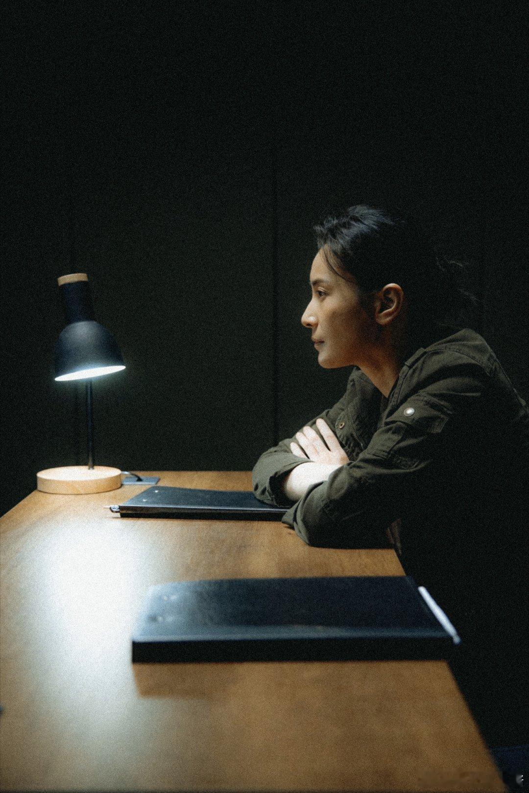 李媛的演技真的让人惊艳！在《寸头刺客》中，她凭借一头寸头和冷酷的气质，成功塑造了