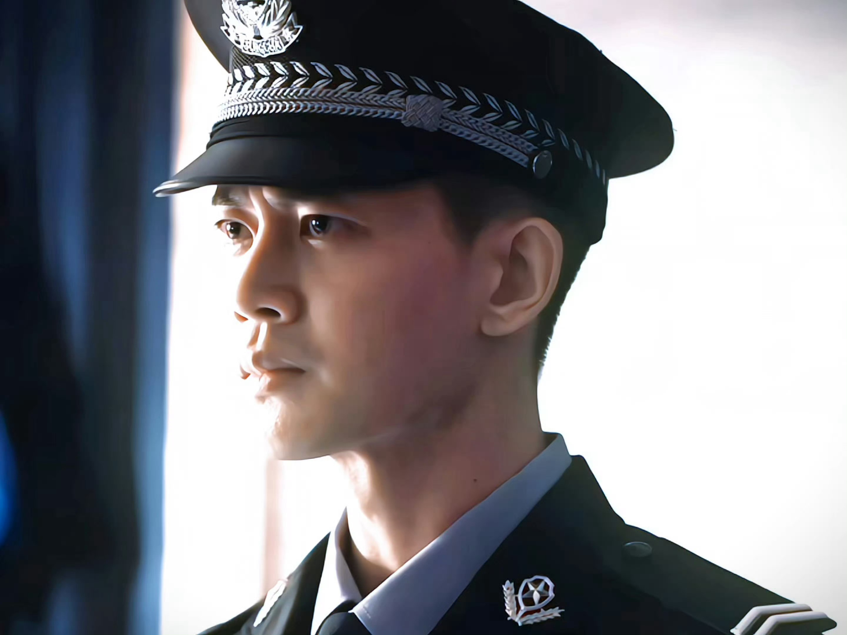 任嘉伦内娱新规第一人2026，最期待的就是任嘉伦｜李成！《深渊无间》寸头带疤，褪
